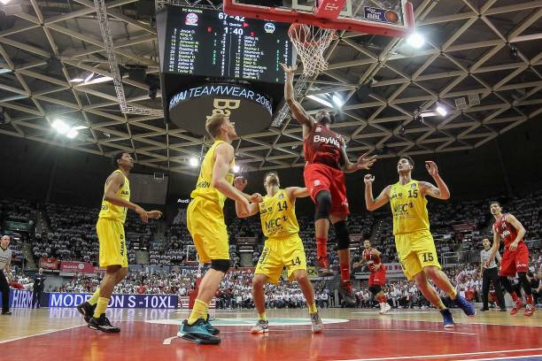 冠赛场上的 冠赛场上的