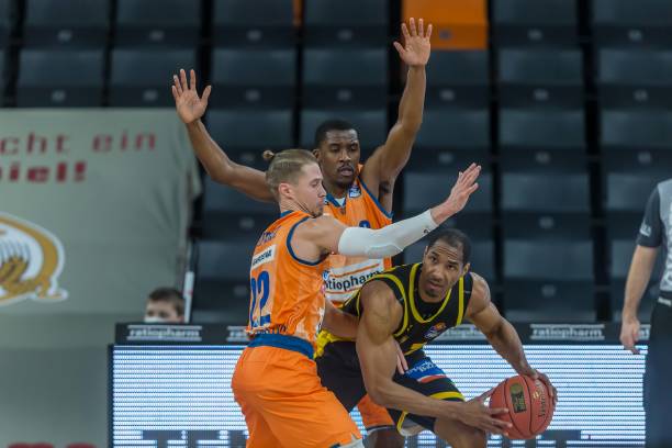 他的策应与 他的策应与