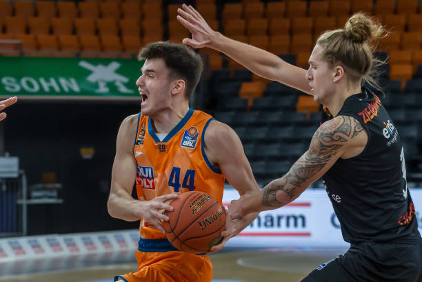 更是各自未 更是各自未